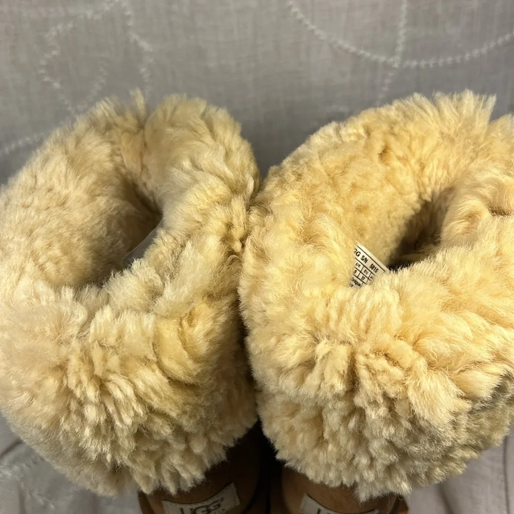 UGG almost new leather sheep skin boots